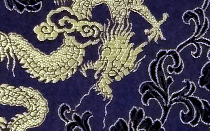 龍（濃紺地に銀）
